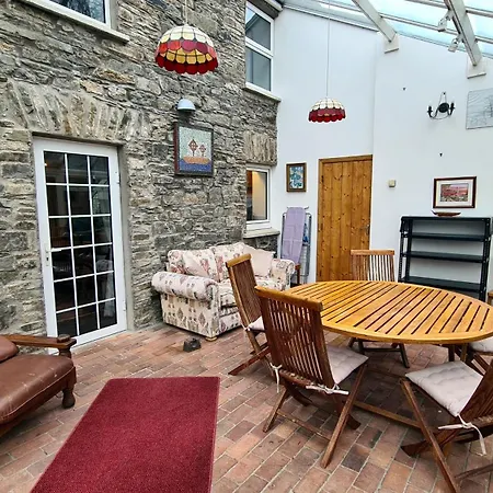 The Old Mill, Argideen River Nyaraló